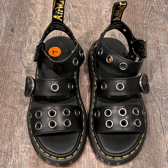 Dr. Martens Gryphon Leather Sandals Wmns 7 - NWOT - Picture 2 of 8